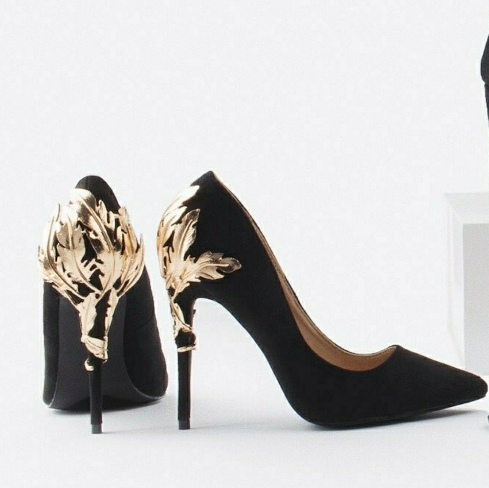 Size 8.5 Left | Black Pumps Gold Leaf Heel - Picture 3 of 5